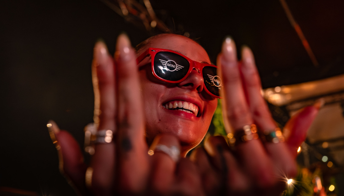 VIBREZ AVEC MINI AU CŒUR DU FESTIVAL DE MUSIQUE PONEY CLUB